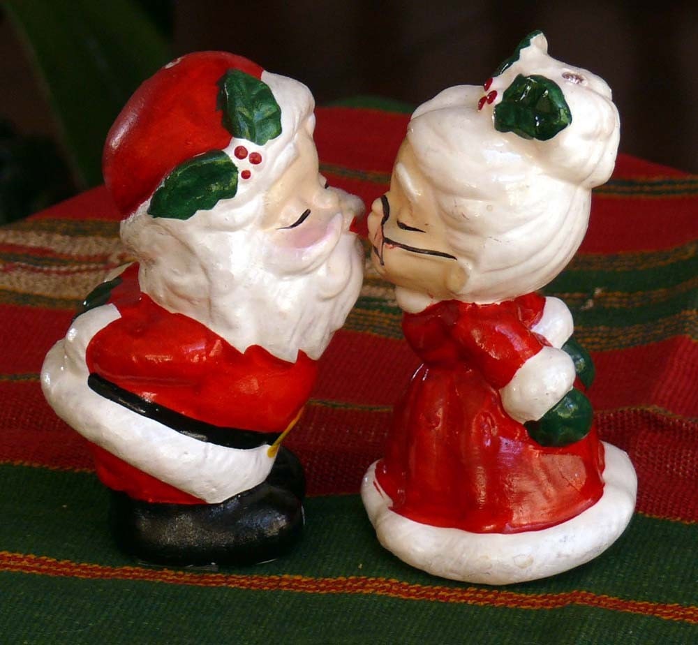 Vintage Christmas Kissing Mr. and Mrs. Santa Claus Figurines