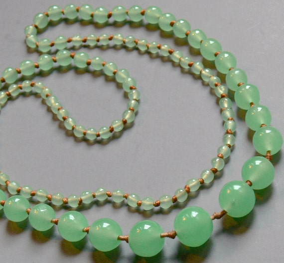 Vintage Green Jadeite Bead Necklace by jujubee1 on Etsy