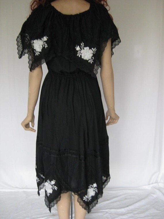 Vintage 70s Black Lace Embroidered Mexican Fiesta Dress