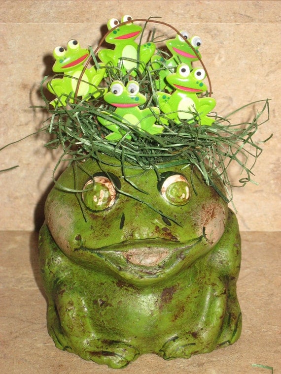 Items similar to Paper mache Frog Basket on Etsy