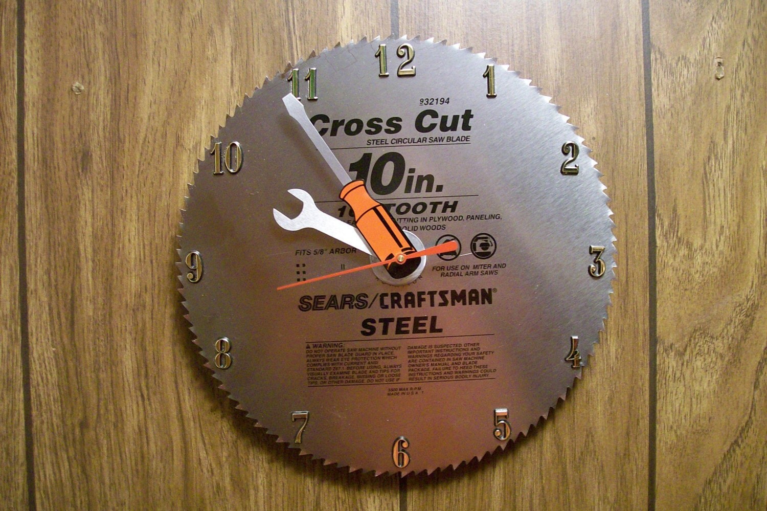 Saw blade clock