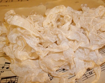 6 Yards Hand Scrunched Seam Binding - White