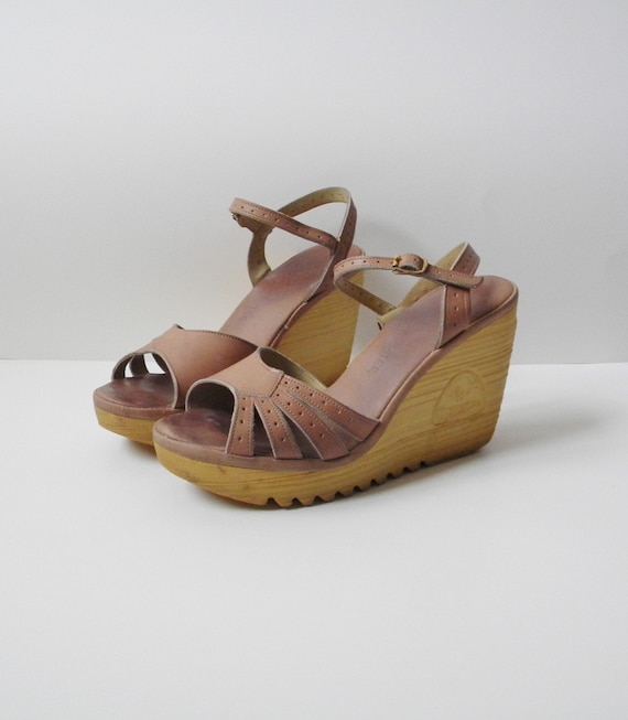 Vintage Cherokee Strappy Sandal Wedge Size 6 by OiseauVintage