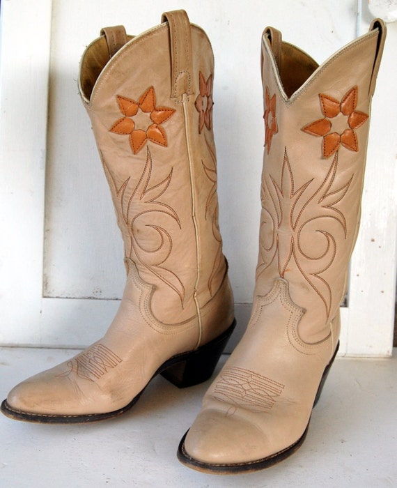 Items similar to Vintage cream colored ACME cowboy boots with FLOWERS