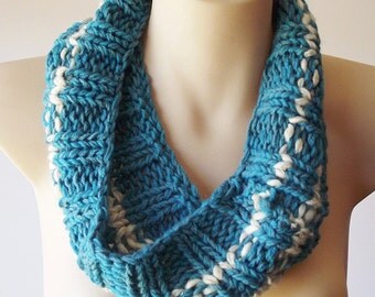 Cowl. Hand Knitted Cowl. Turquoise Collar