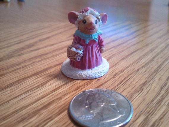 small mouse figurines