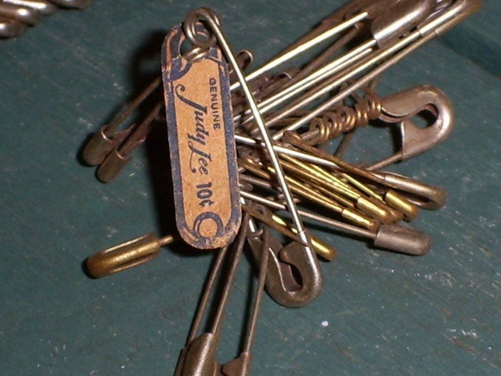 VINTAGE SAFETY PINS