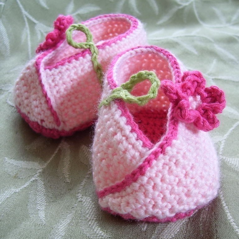 Kimono Flower Crocheted Baby Shoes Pattern PDF