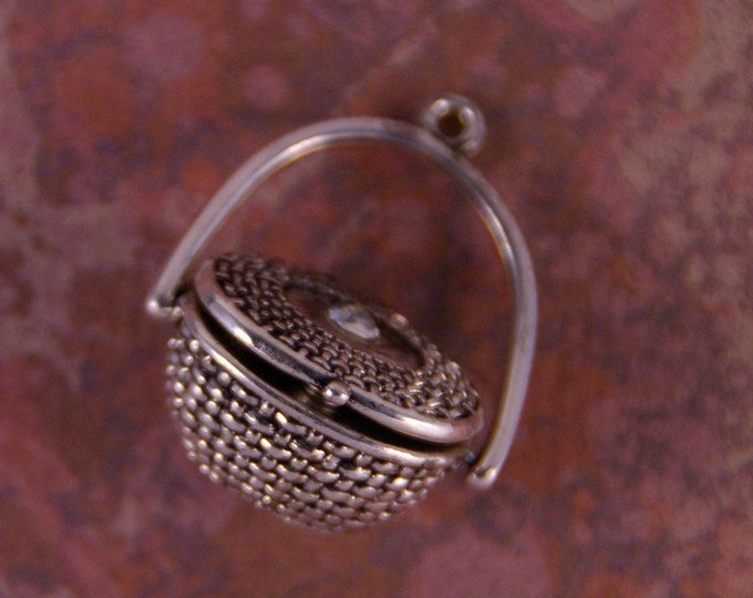 Silver-tone Metal Basket Magnetized Clasp Locket