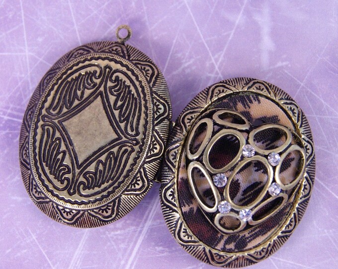 Large Antique Gold-tone Locket with Leopard Pattern Inset and Heart Cut-Out