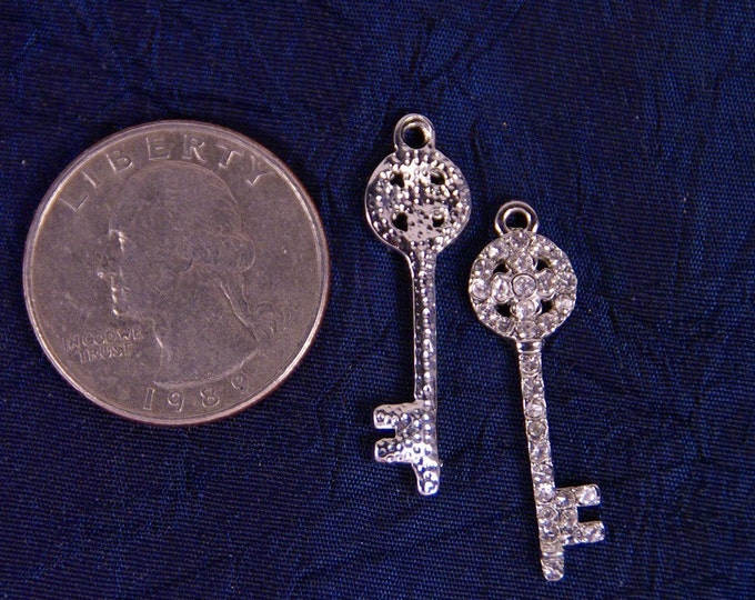 Skeleton Key with Clover-shaped Top Charms Small Pair Rhinestones