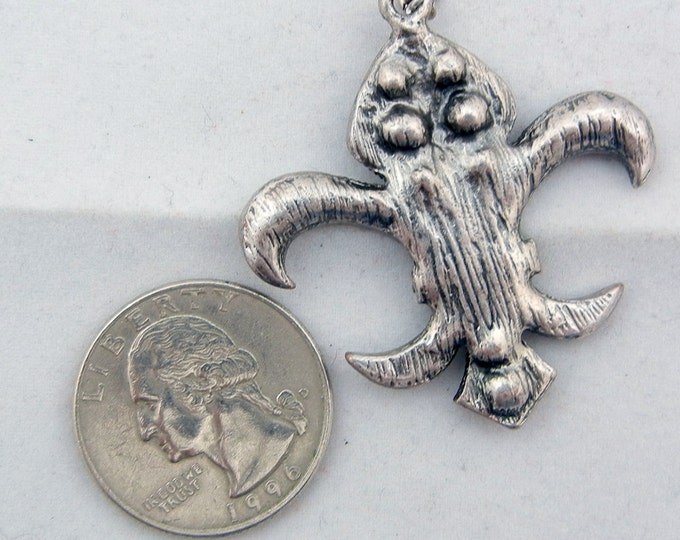 Antique Silver-tone Wide Fleur de Lis Pendant with Rhinestones