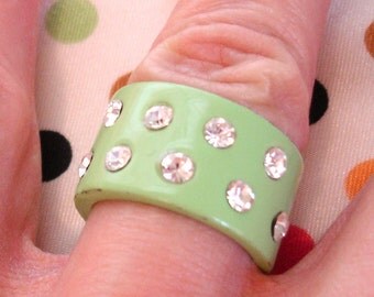 vintage pale green rhinestone ring