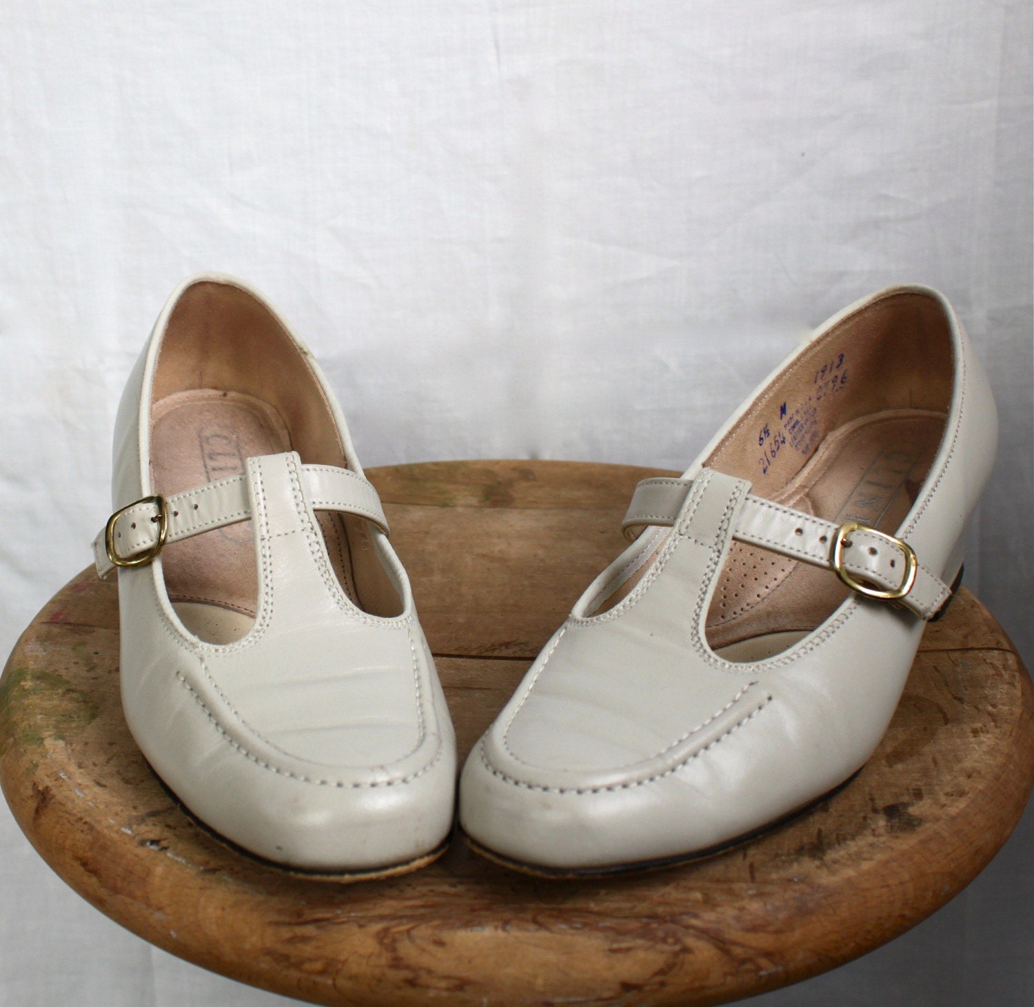 25 off barn sale SALE vintage VANILLA nurse shoes Tstrap