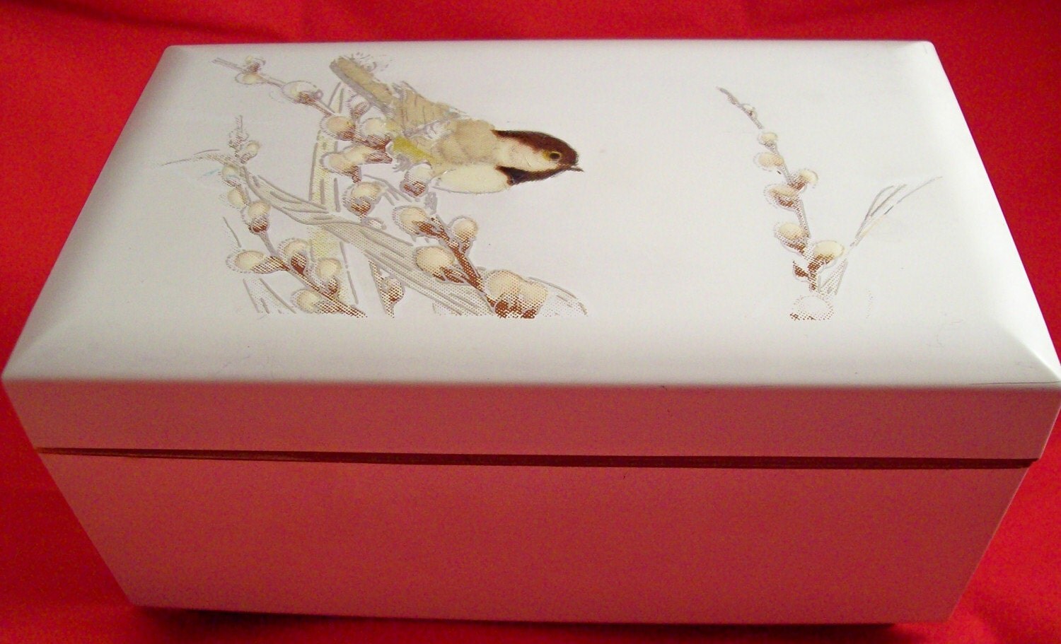 Otagiri White Lacquerware Music/Jewelry Box Chickadee The