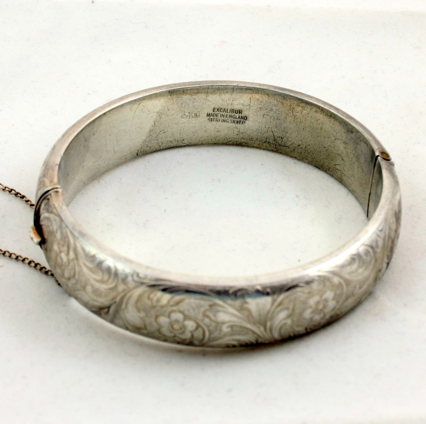 Vintage Engraved Sterling Silver Bracelet Hinged Bangle