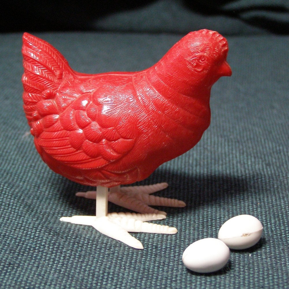 LITTLE RED HEN...Vintage Toy Chicken Really Lays Eggs