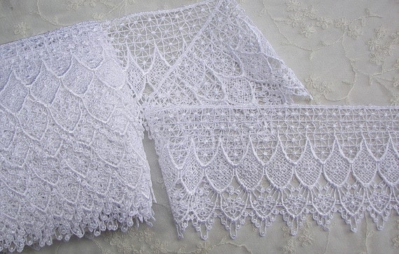 Vintage Chic delicate White Venise Lace for bridal accessories