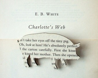 Charlotte's Web - Pig brooch. Classic book brooches made with original pages.