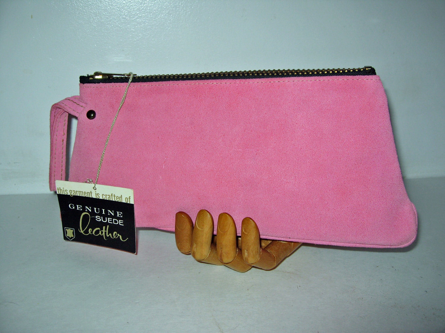 vintage 1960s pink clutch bag SUEDE trapezoid zip pouch