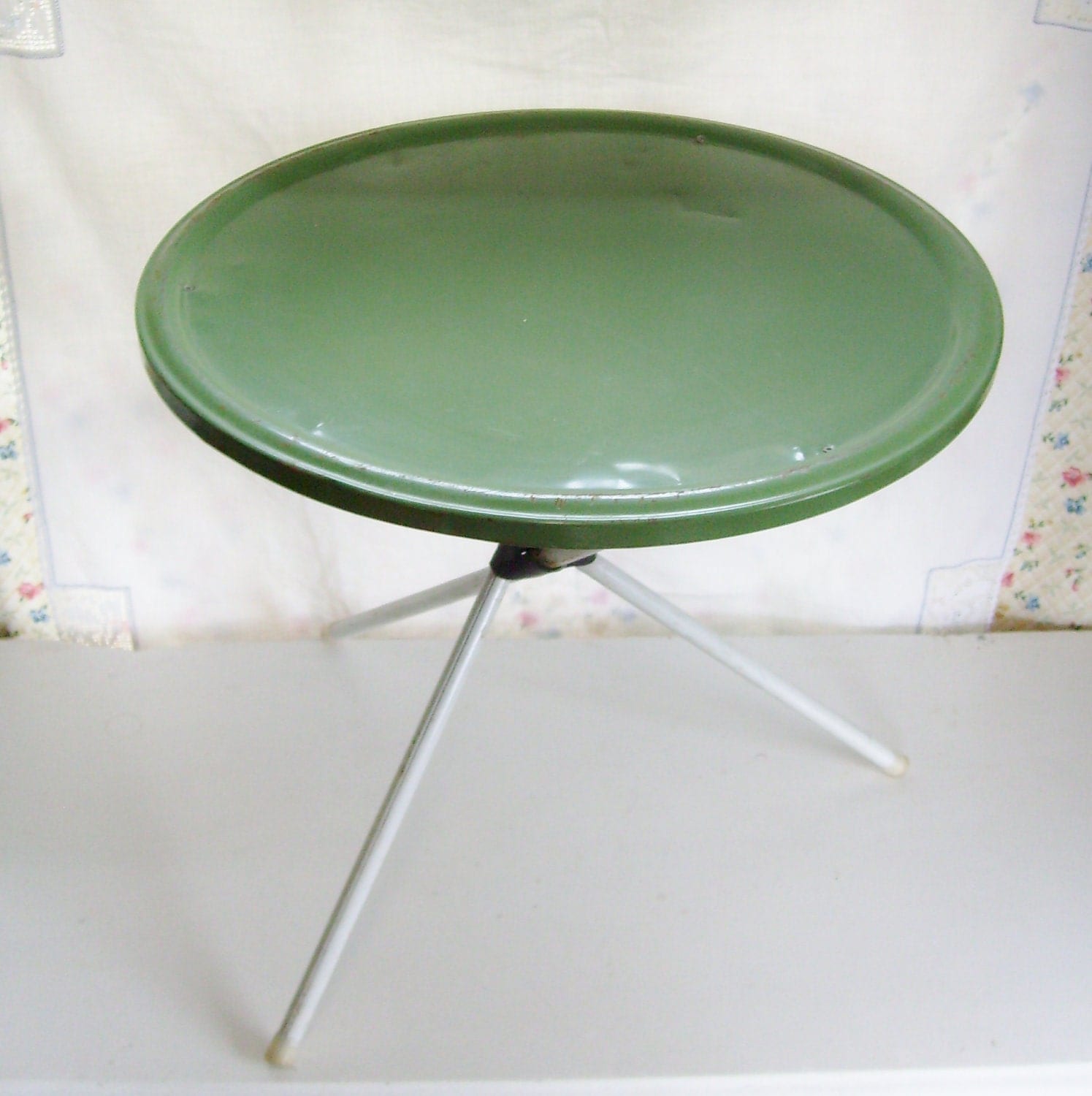 Vintage metal table patio camp or side folding olive green