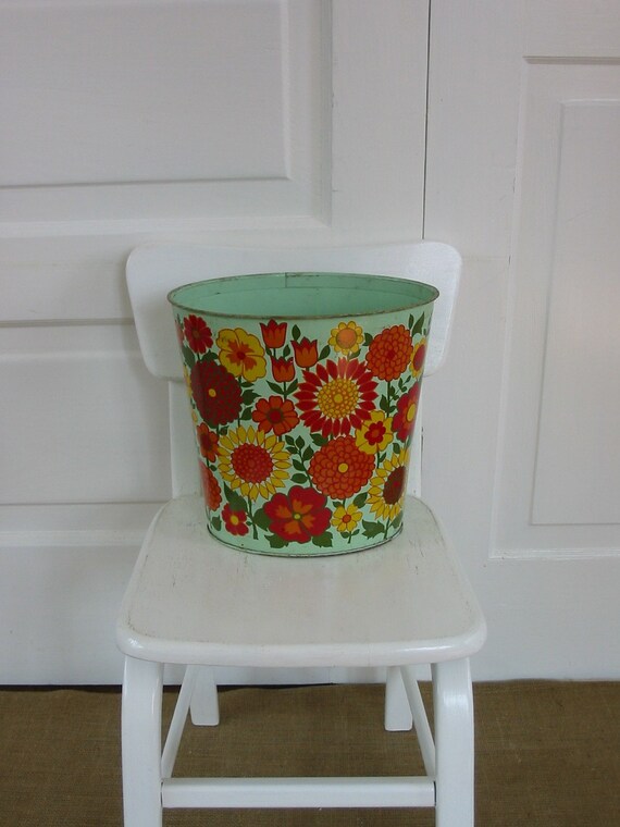 Vintage Retro Trash Can