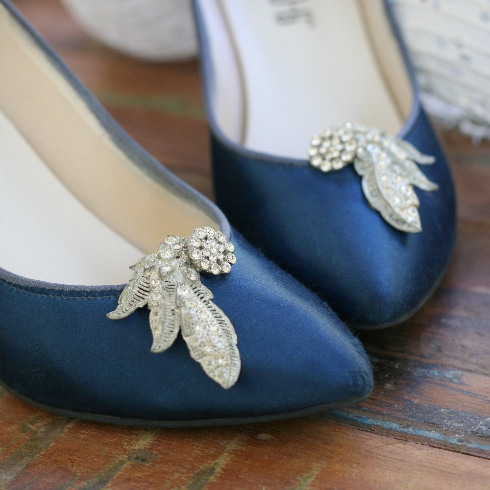 VINTAGE rhinestone shoe clips. art deco noveau flourish. pot