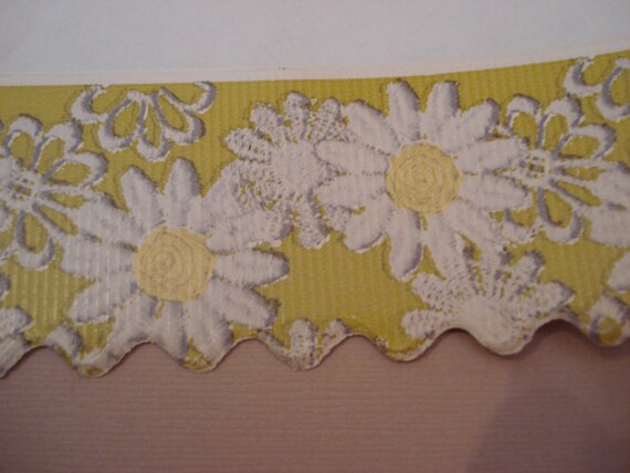 Vintage Decorative Shelf Paper Liner with Daisies