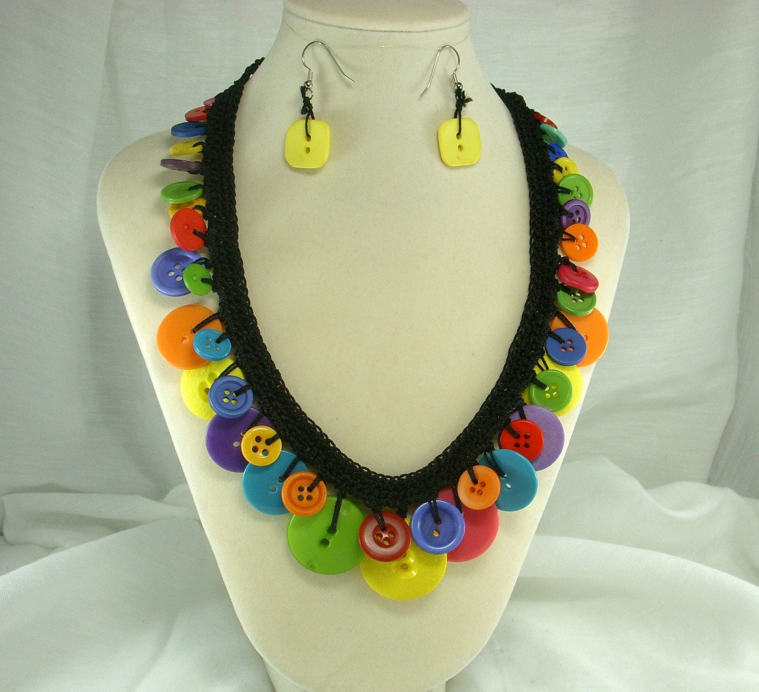 TUTORIAL CROCHET BUTTON NECKLACE