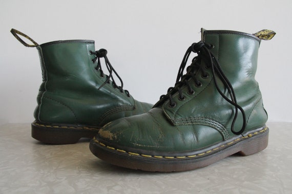 Vintage 90s Doc Martens . Hunter Green Doctor Marten Eye Boots