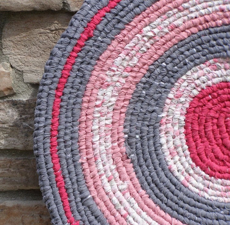 Lovely in Pink and Gray Round Hand Knotted Toothbrush Rag Rug