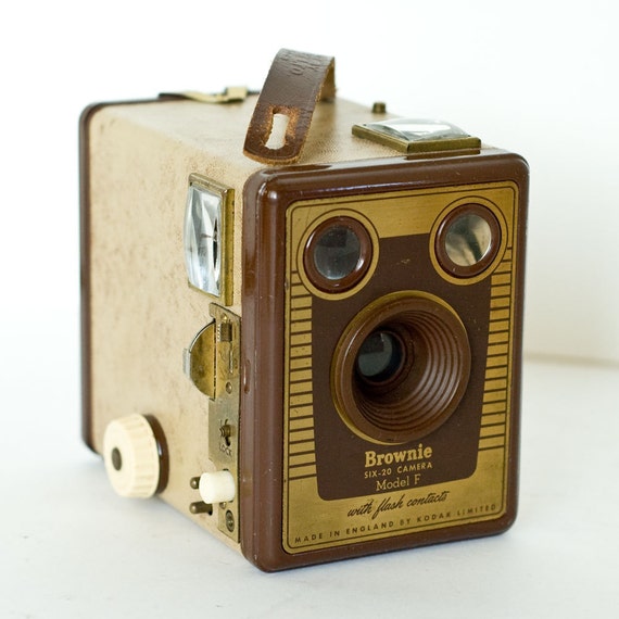 Kodak Brownie Six20 model F box camera made in England 1950s