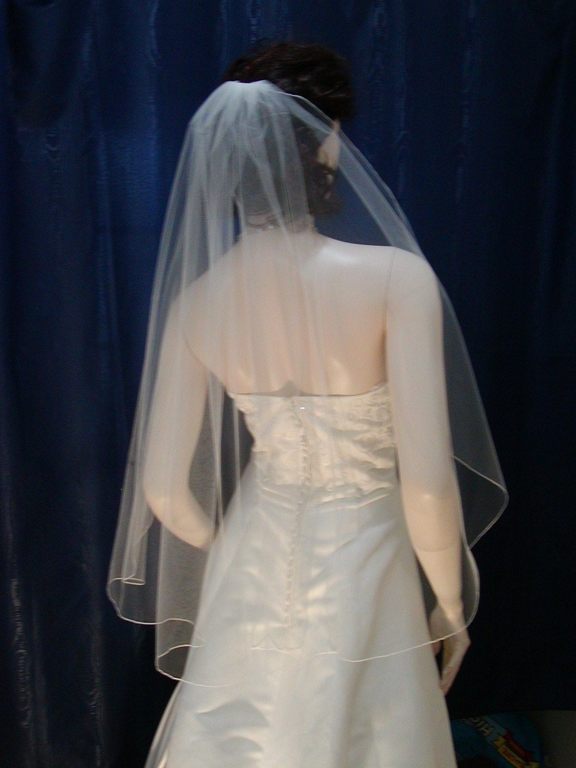 1 Tier Fingertip Length Wedding Veil with delicate Pencil Edge
