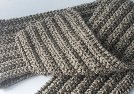 Mens Scarf Hand Knit in Medium Gray Grey Ribbed Warm by beadedwire