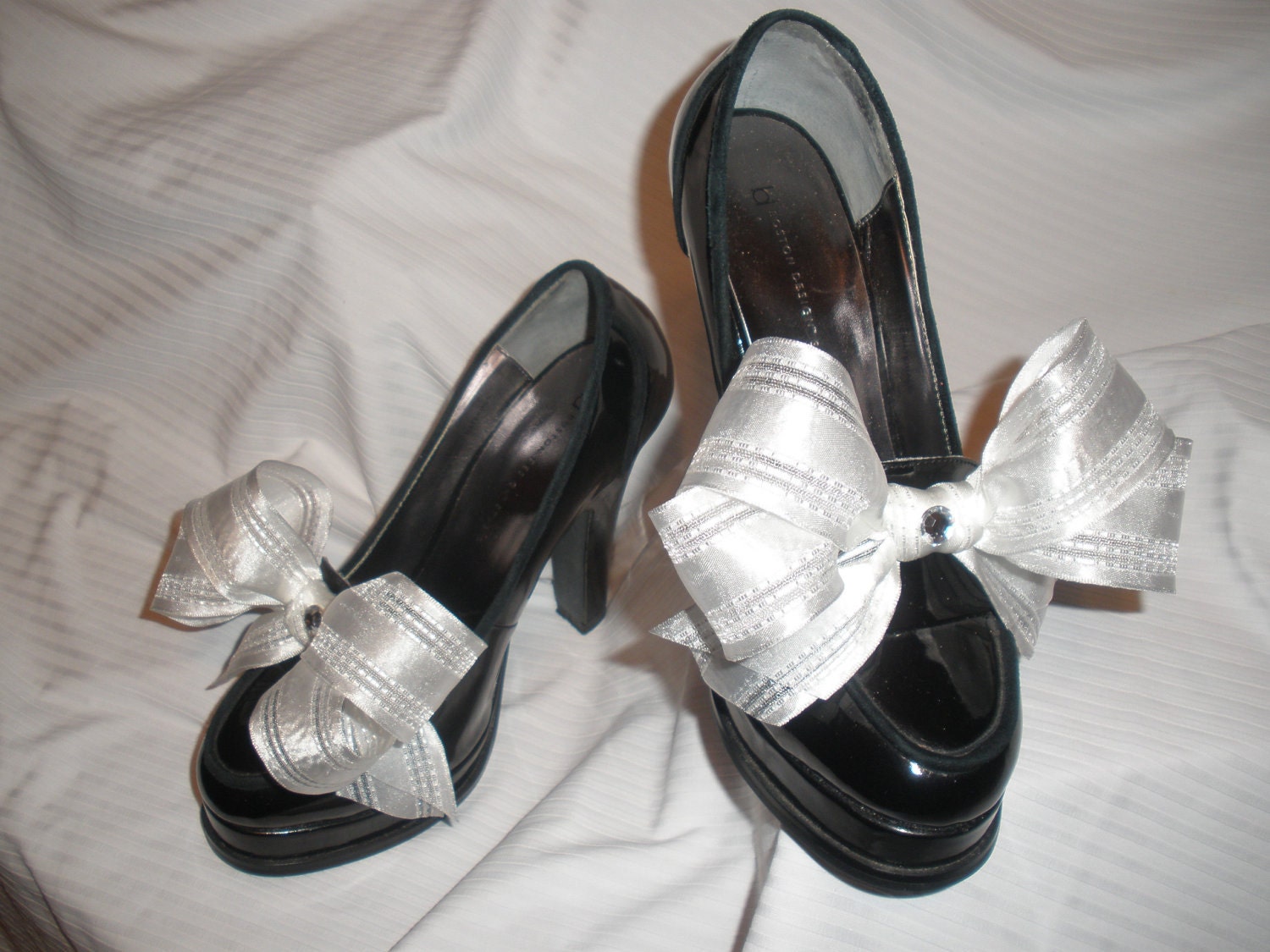 Womens Shoe Bows Stick On's White with Beautiful