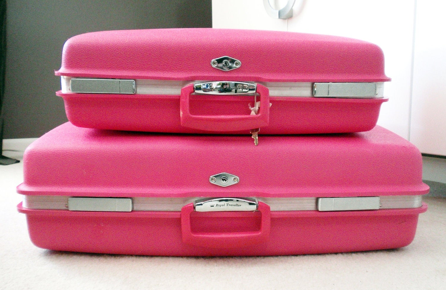 Items similar to Set of Vintage Pink Suitcases- Samsonite Royal ...