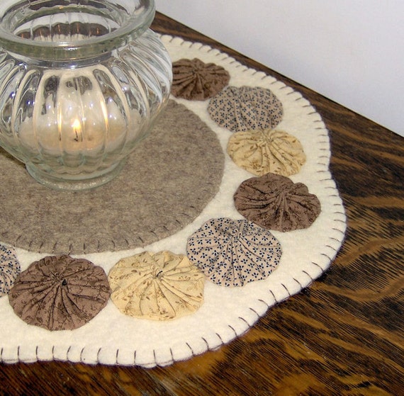Yo Yo Wool Felt Candle Mat Penny Rug Style