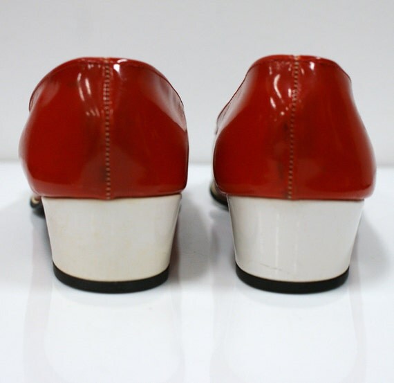 1960s Red and White Mod Target Flat Shoes sz 7.5