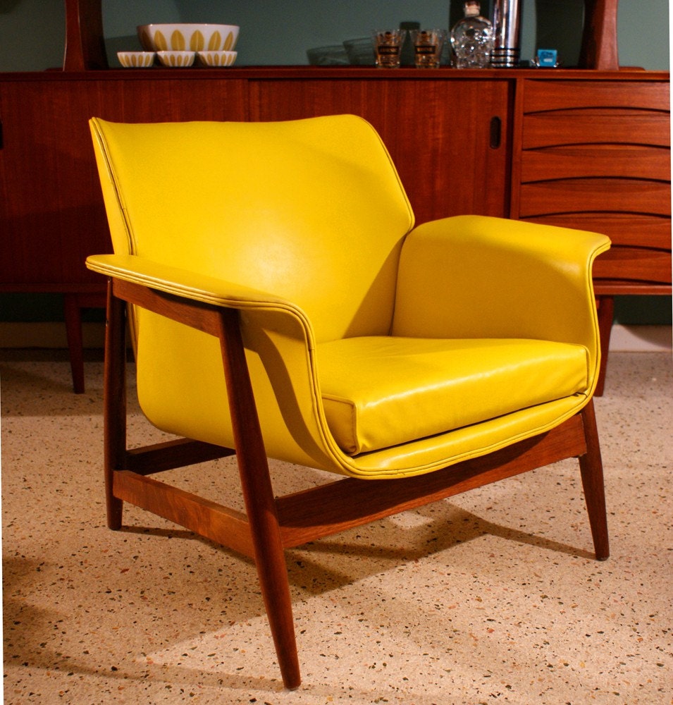 Modern Cheap Yellow Chair / Mid Century Modern Yellow Vinyl and Oak