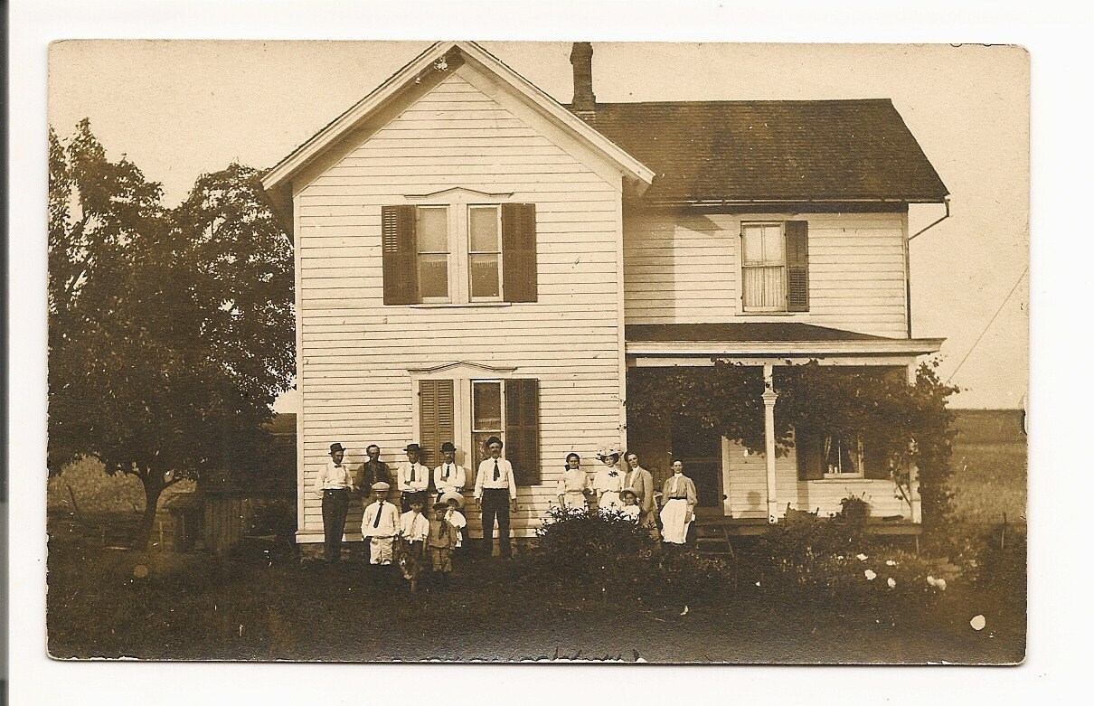 Early 1900s Vintage Farmhouse Pioneer Family Photo