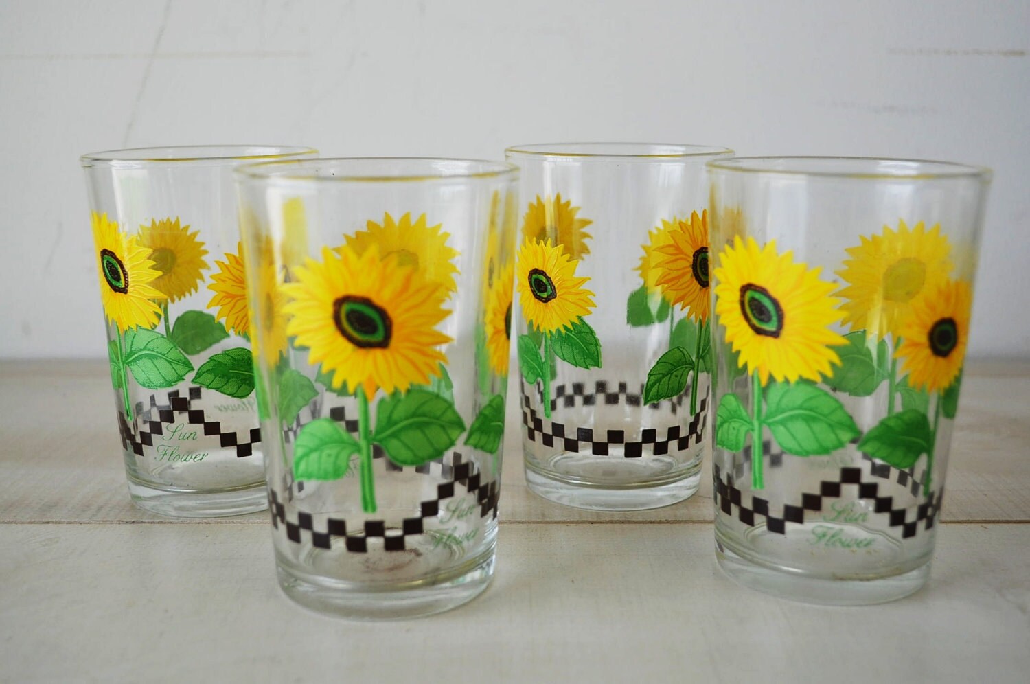 4 vintage collectible Swanky Swig sunflower Juice drinking