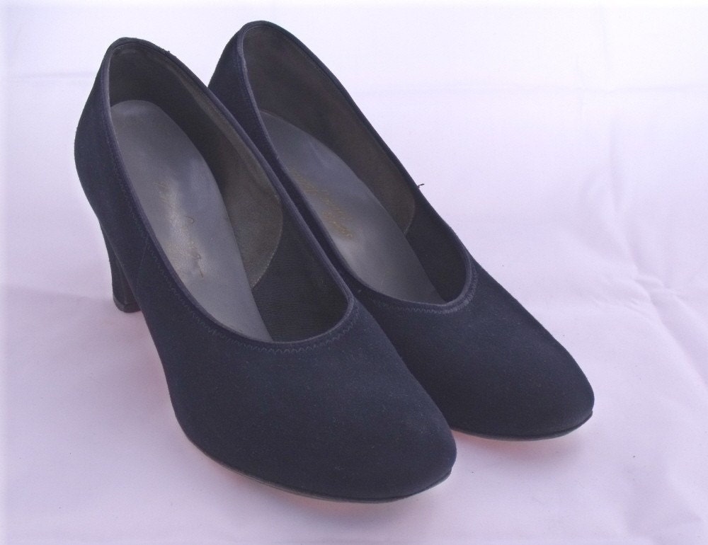 Vintage 1940s Navy Blue Suede Ladies Pumps Shoes by Enna