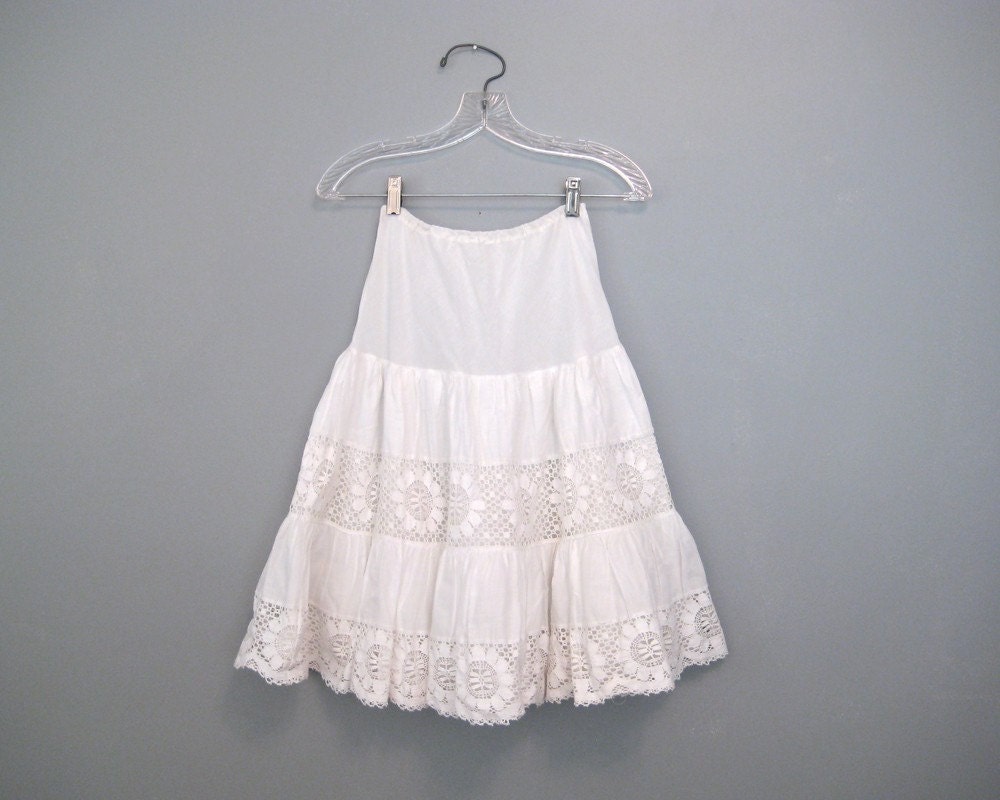 vintage white lace PETTICOAT skirt . M