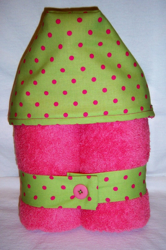 Pinkalicious Polka Dot Girl's Plush Hooded Bath/Pool