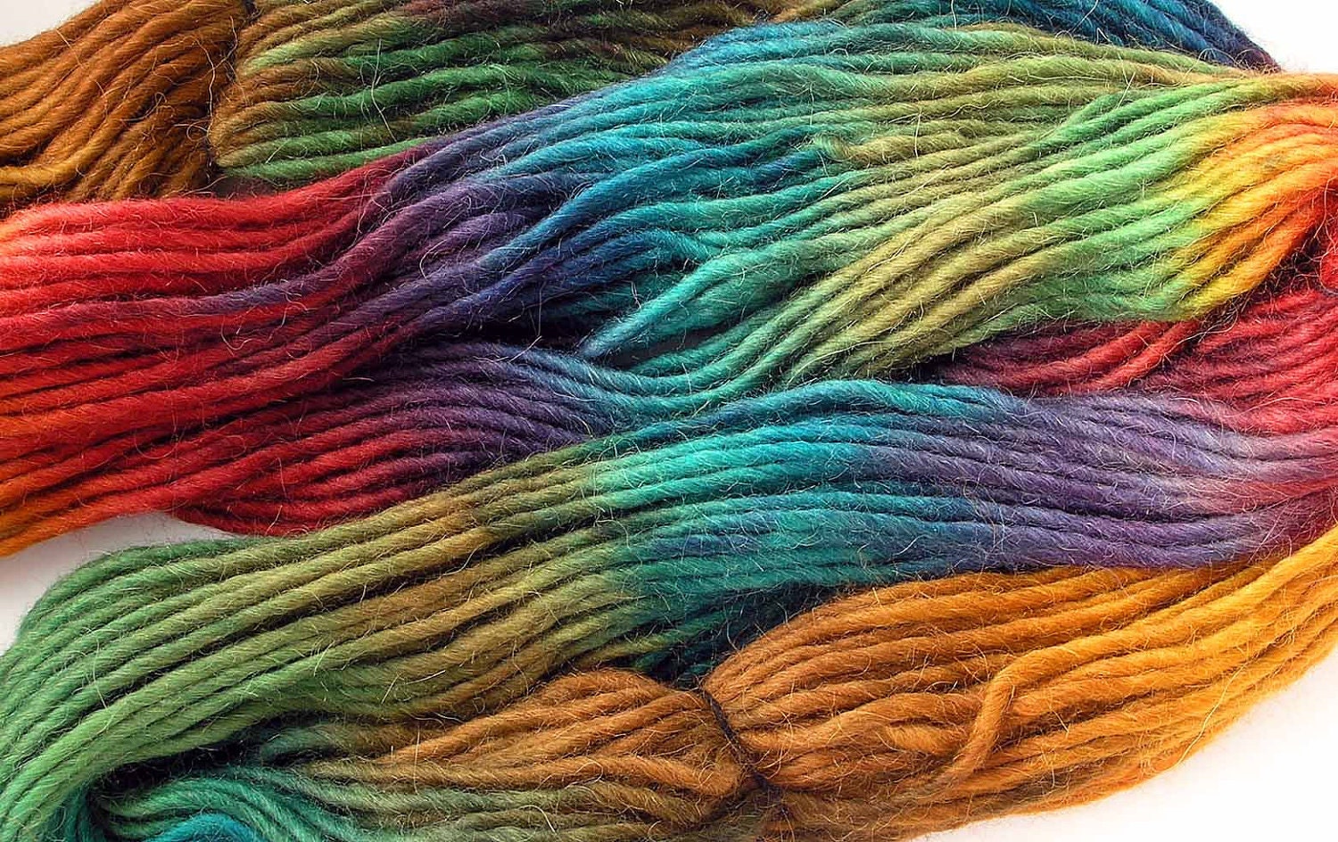 Hand Dyed Chunky Wool Alpaca Roving Yarn Cascade