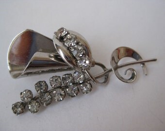 Silver Twinkle Floral - vintage brooch