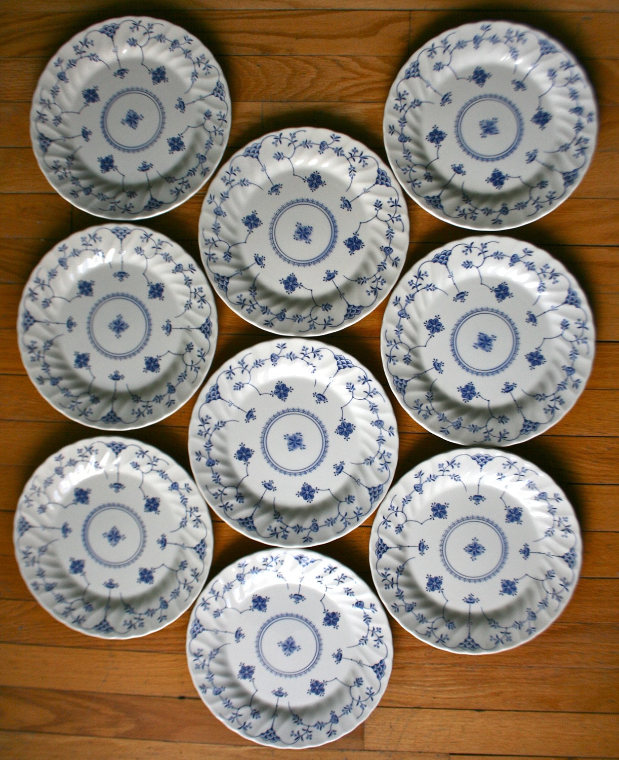 Vintage Churchill Finlandia Dinner Plates