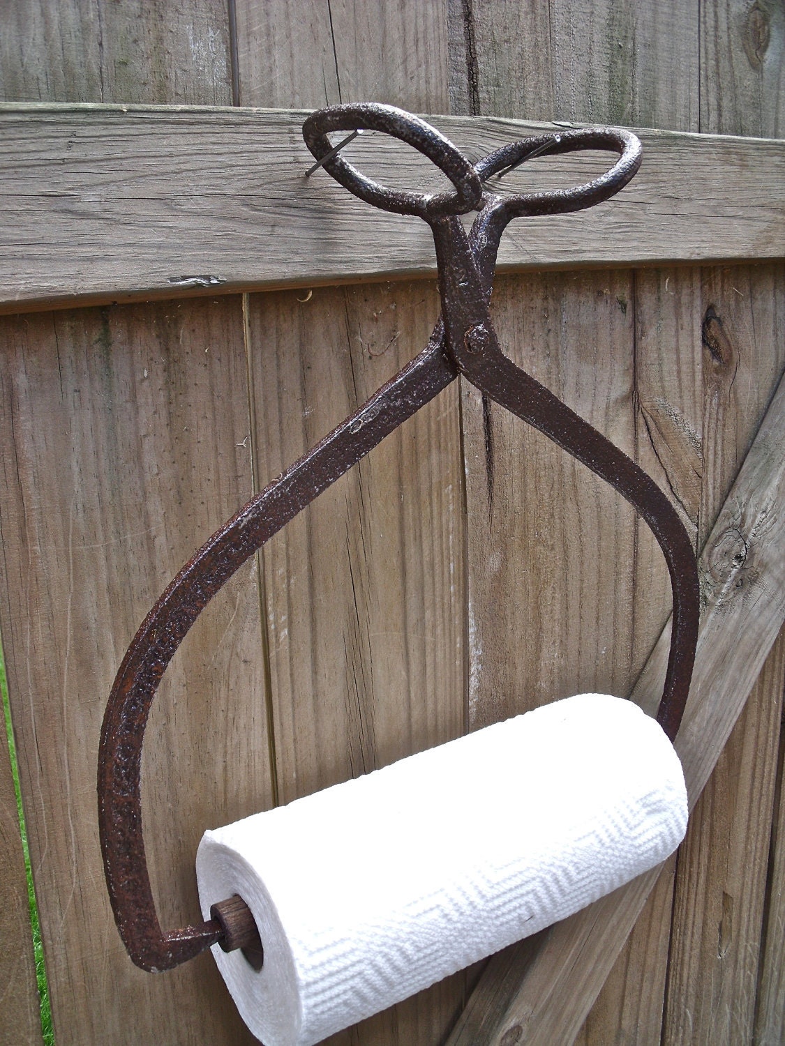 primiTive anTique IcE TonGs PAPER TOWEL HOLDER with GreaT