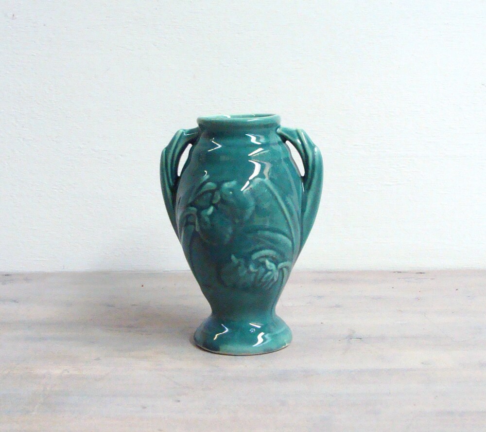 Vintage American Pottery Vase Shawnee