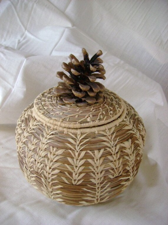 PineNeedle Basket with Pinecone Lid split by 2TomorrowsTreasures